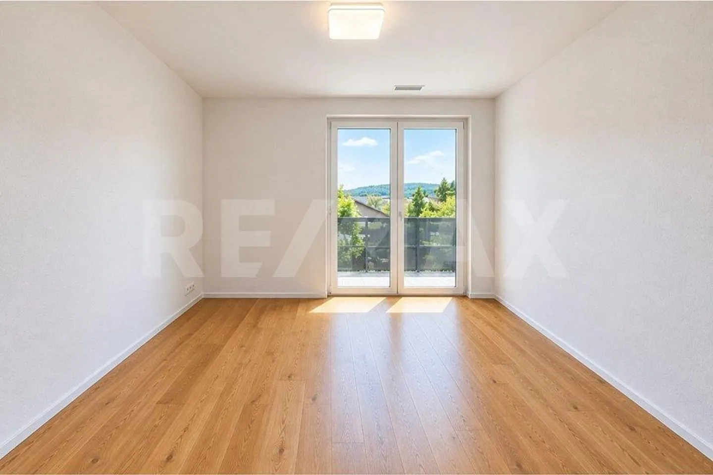 Modernes Apartment mit Balkon - Foto 8 von 13