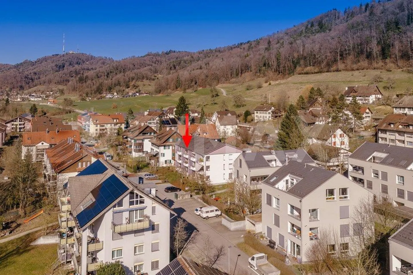 Practical, stylishly renovated 2½-room apartment in Reppischtal - Photo 3 of 13