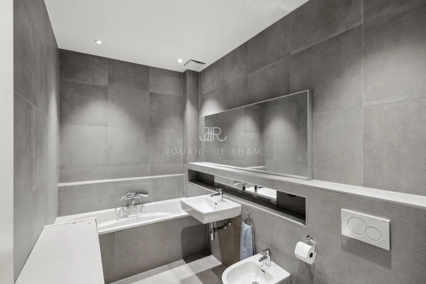 Magnificent renovated farmhouse - Photo 7 of 10