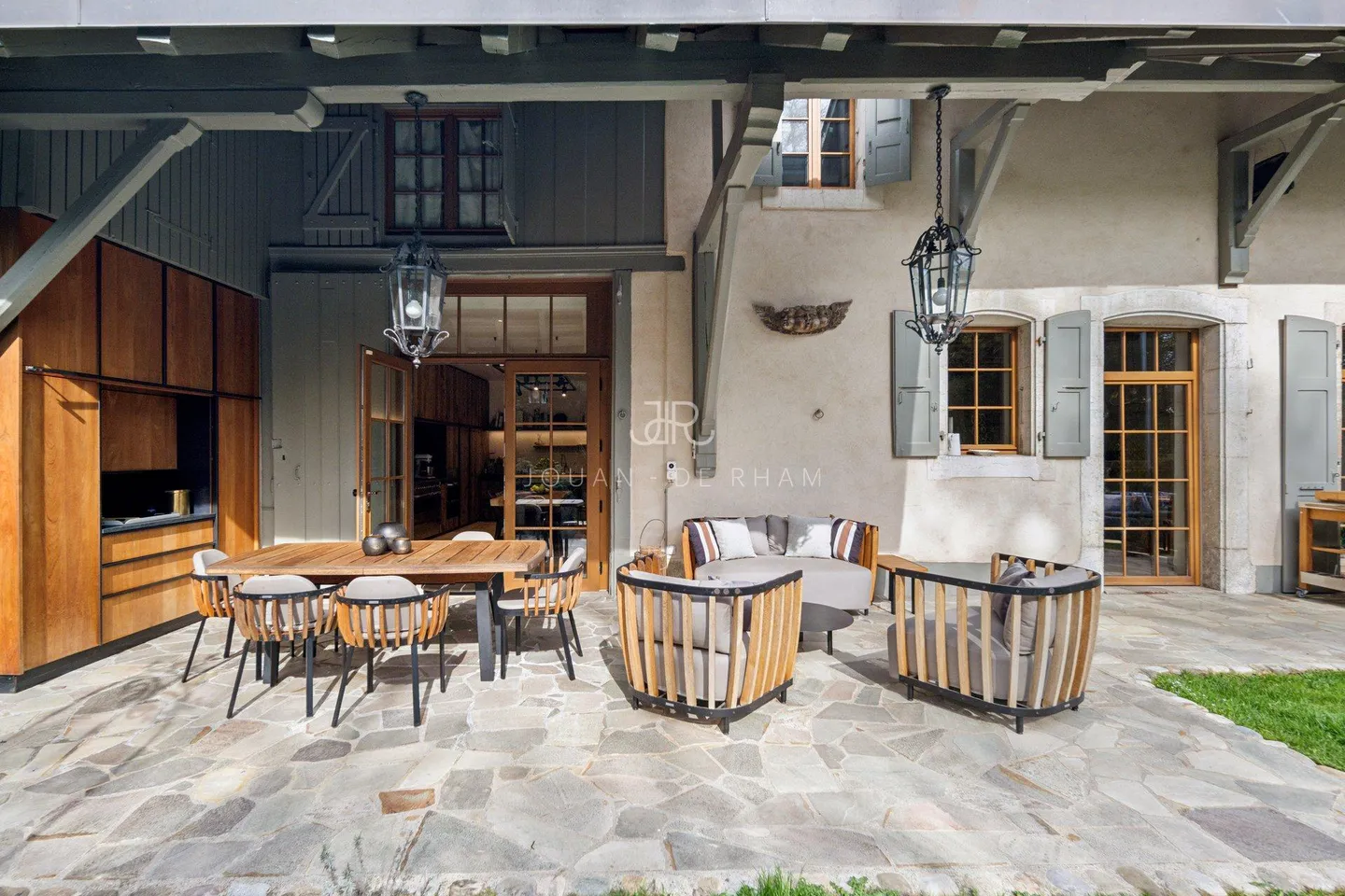 Magnificent renovated farmhouse - Photo 9 of 10