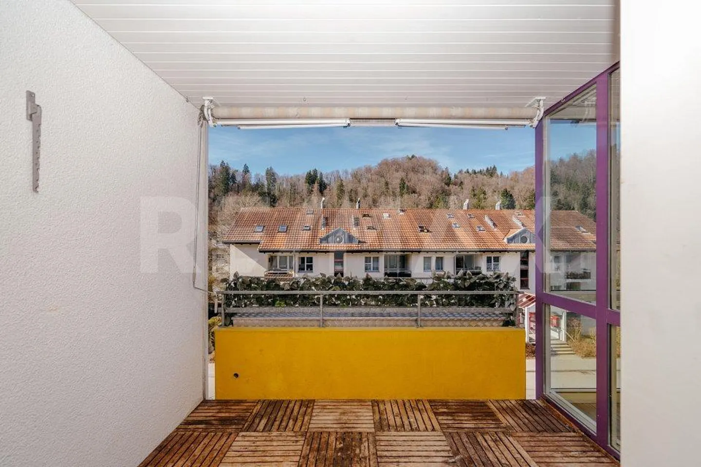 Practical, stylishly renovated 2½-room apartment in Reppischtal - Photo 10 of 13