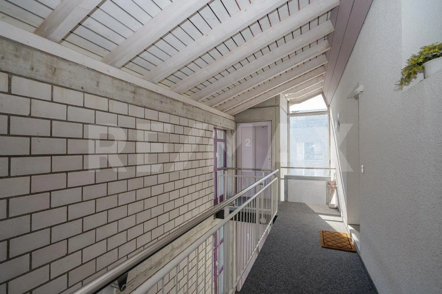 Practical, stylishly renovated 2½-room apartment in Reppischtal - Photo 13 of 13