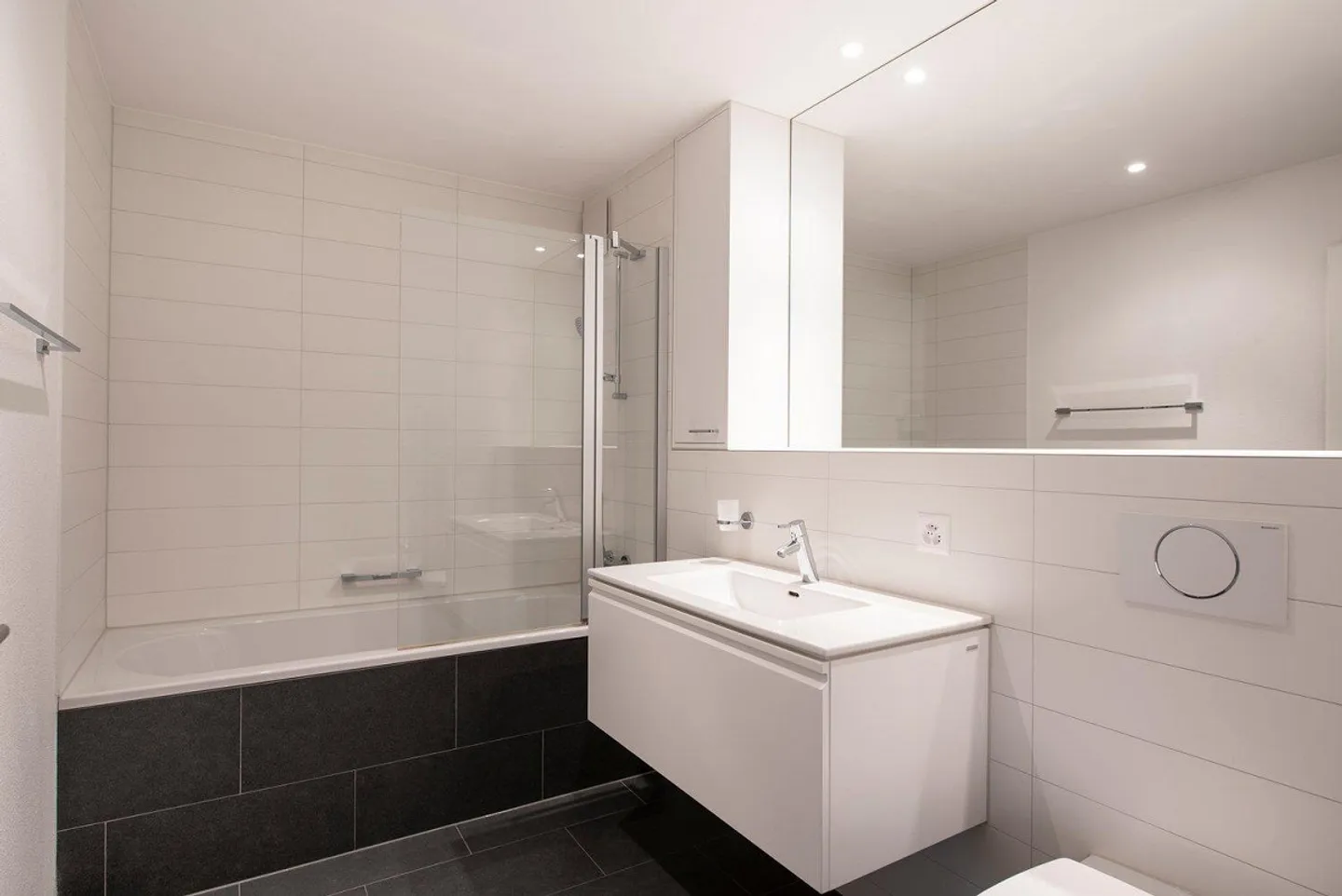 Spacious apartment for rent in a quiet settlement - Photo 6 of 8