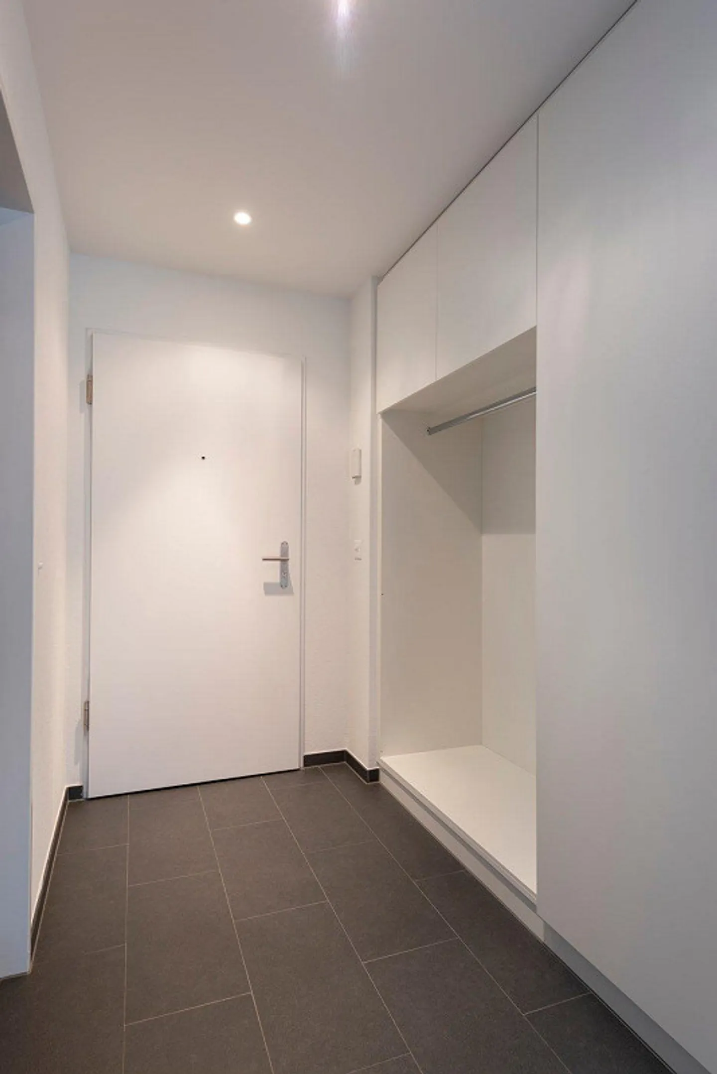Spacious apartment for rent in a quiet settlement - Photo 7 of 8
