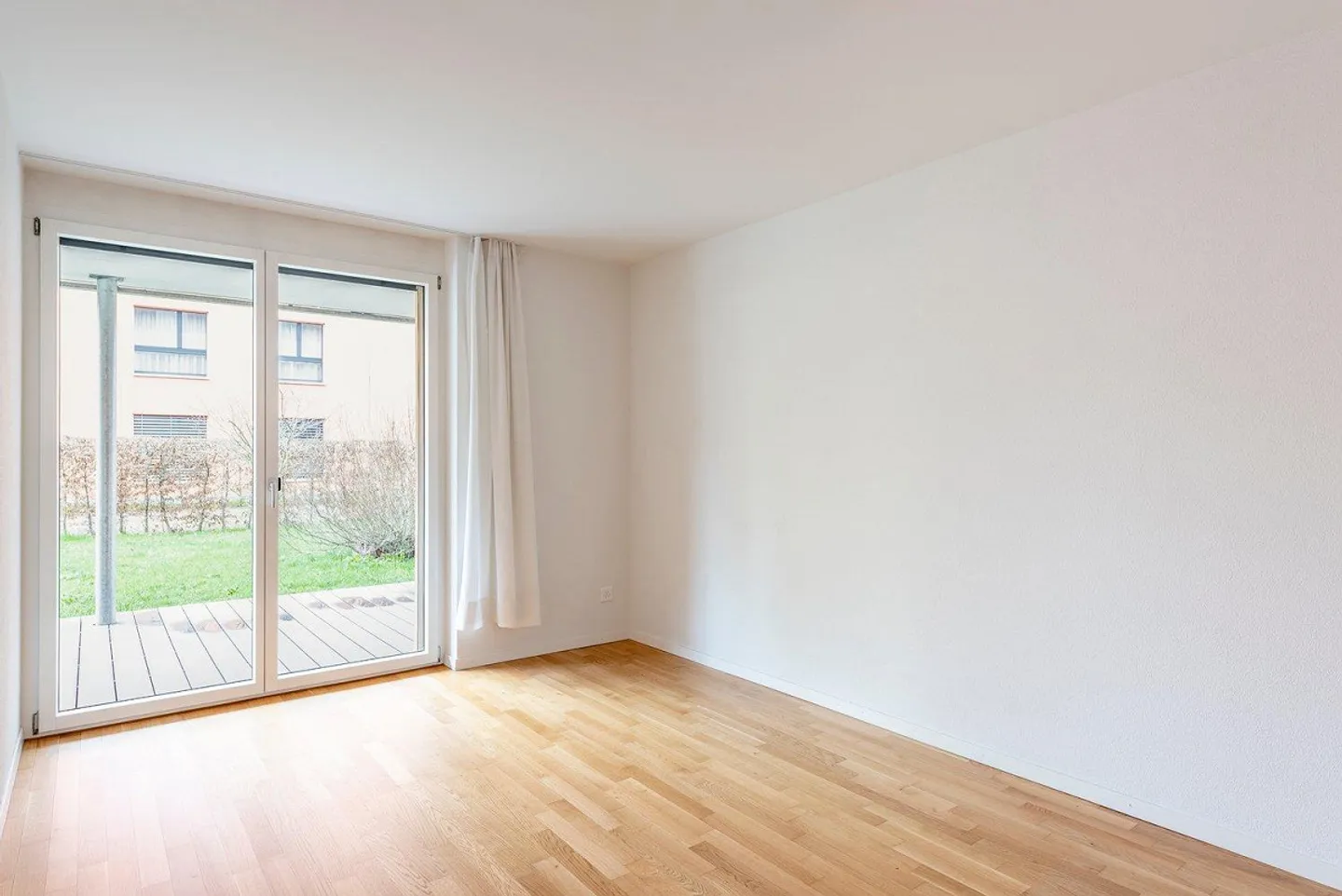 Spacious apartment for rent in a quiet settlement - Photo 5 of 8