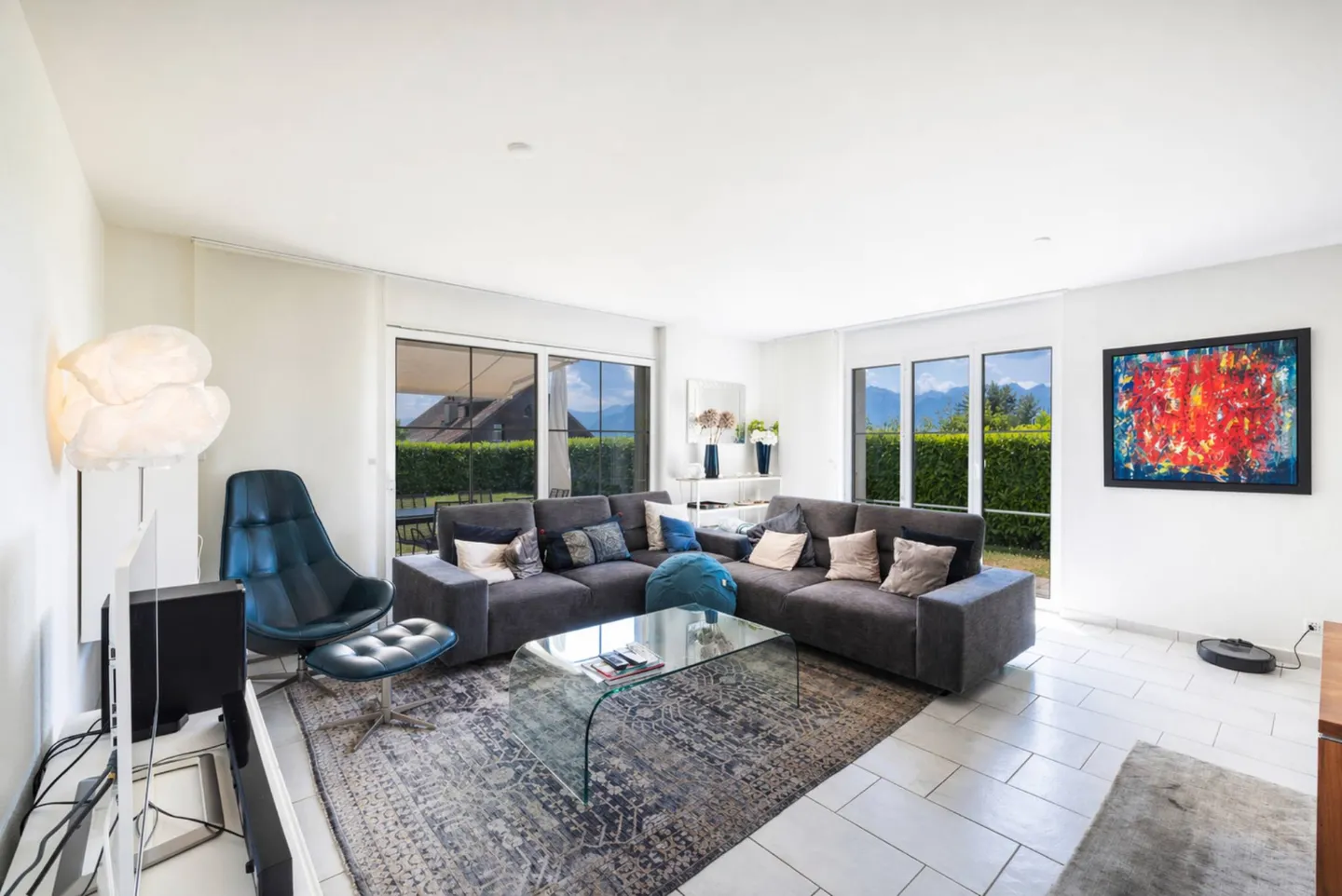 Spacious 5.5-room apartment with terrace and large garden - Photo 4 of 12