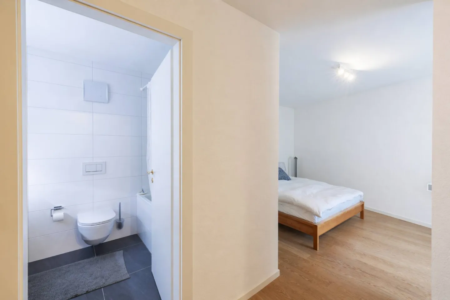 Spacious 5.5-room apartment with terrace and large garden - Photo 9 of 12