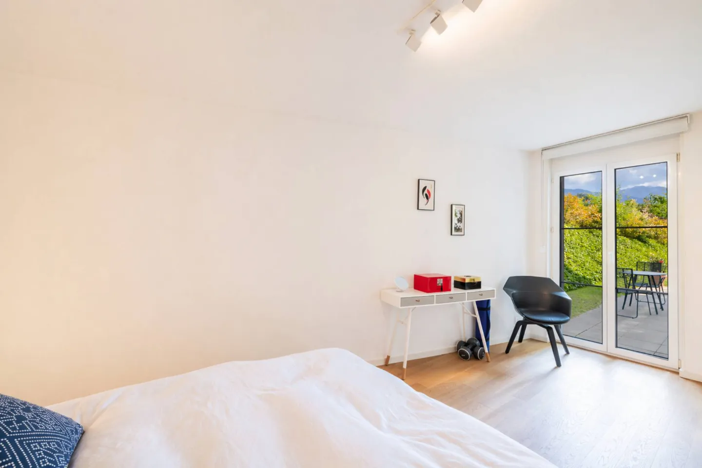 Spacious 5.5-room apartment with terrace and large garden - Photo 10 of 12