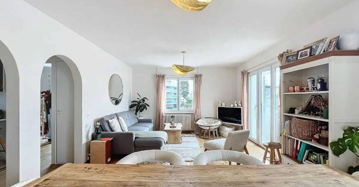 Charmant Appartement Rénové - Photo 1 sur 9