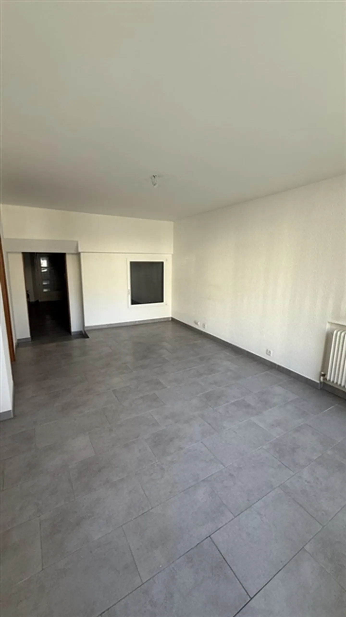 Commercial premises for rent with shop window decoration - Photo 4 of 6