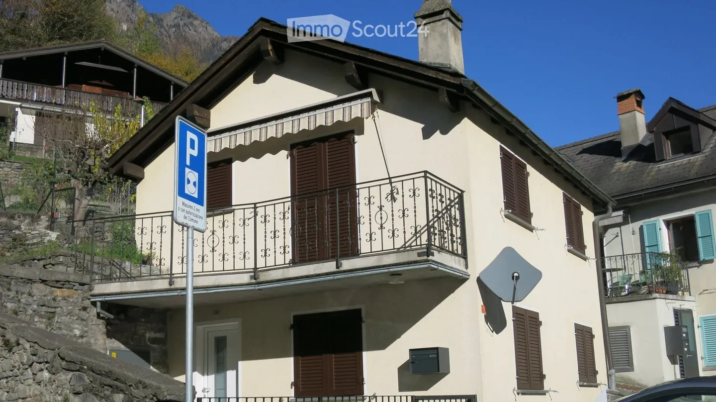 Incantevole casa familiare a Grono - Foto 1 di 5