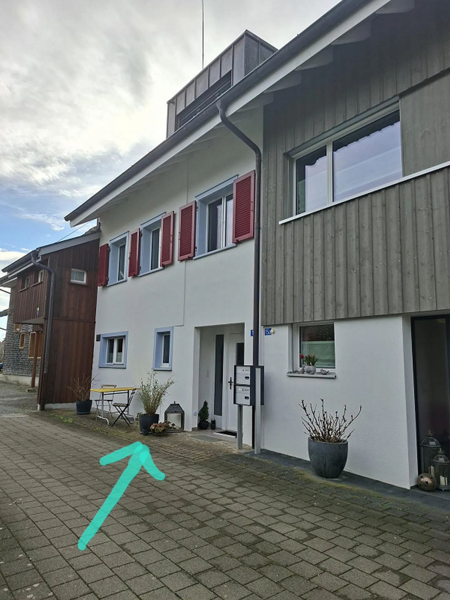 Spacious, nearly new 6-room townhouse - Photo 1 of 13