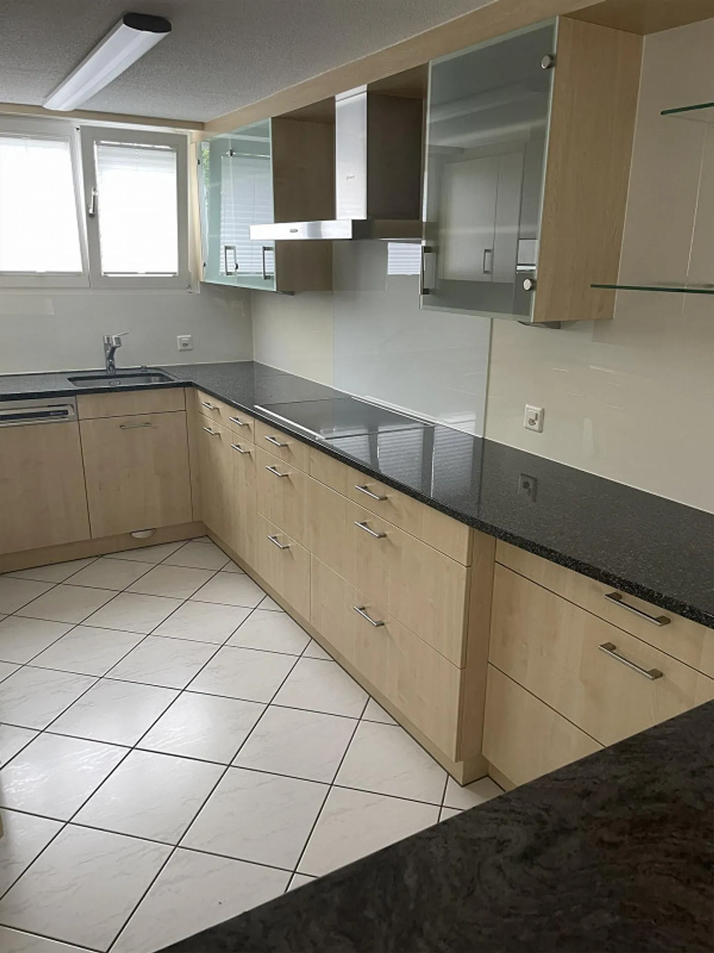 Spacious, nearly new 6-room townhouse - Photo 2 of 13