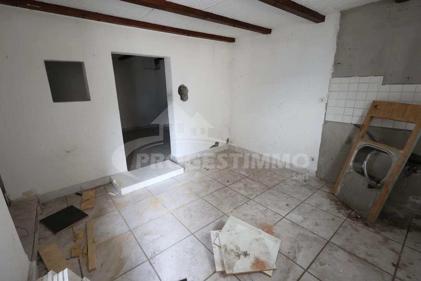 DORFHAUS MIT STALL VOLLSTÄNDIG ZU TRANSFORMIEREN - Foto 3 von 11