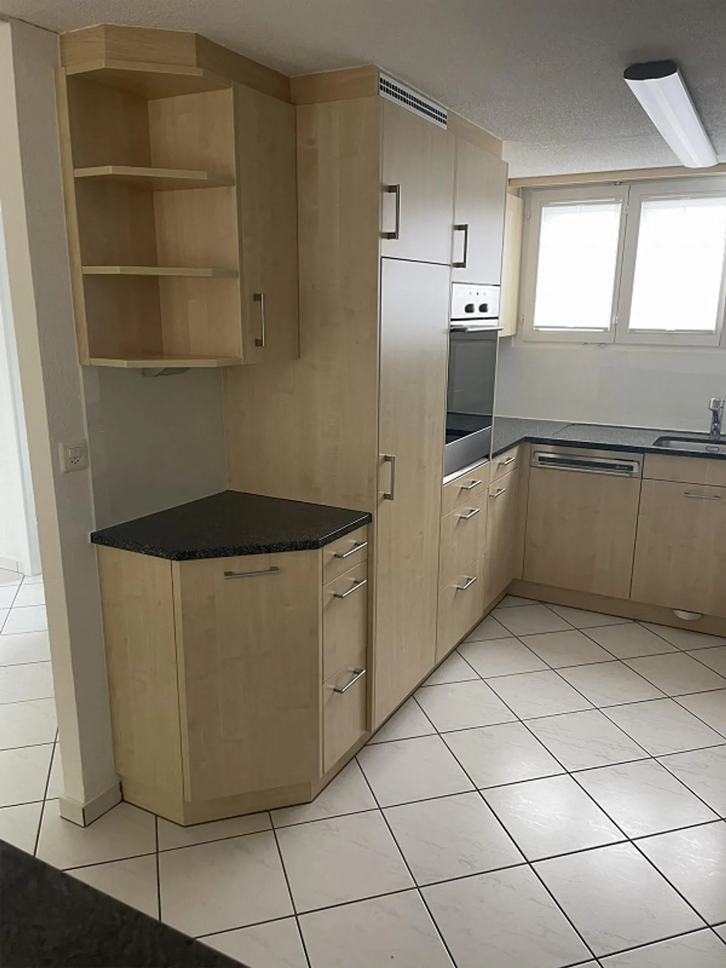 Spacious, nearly new 6-room townhouse - Photo 3 of 13