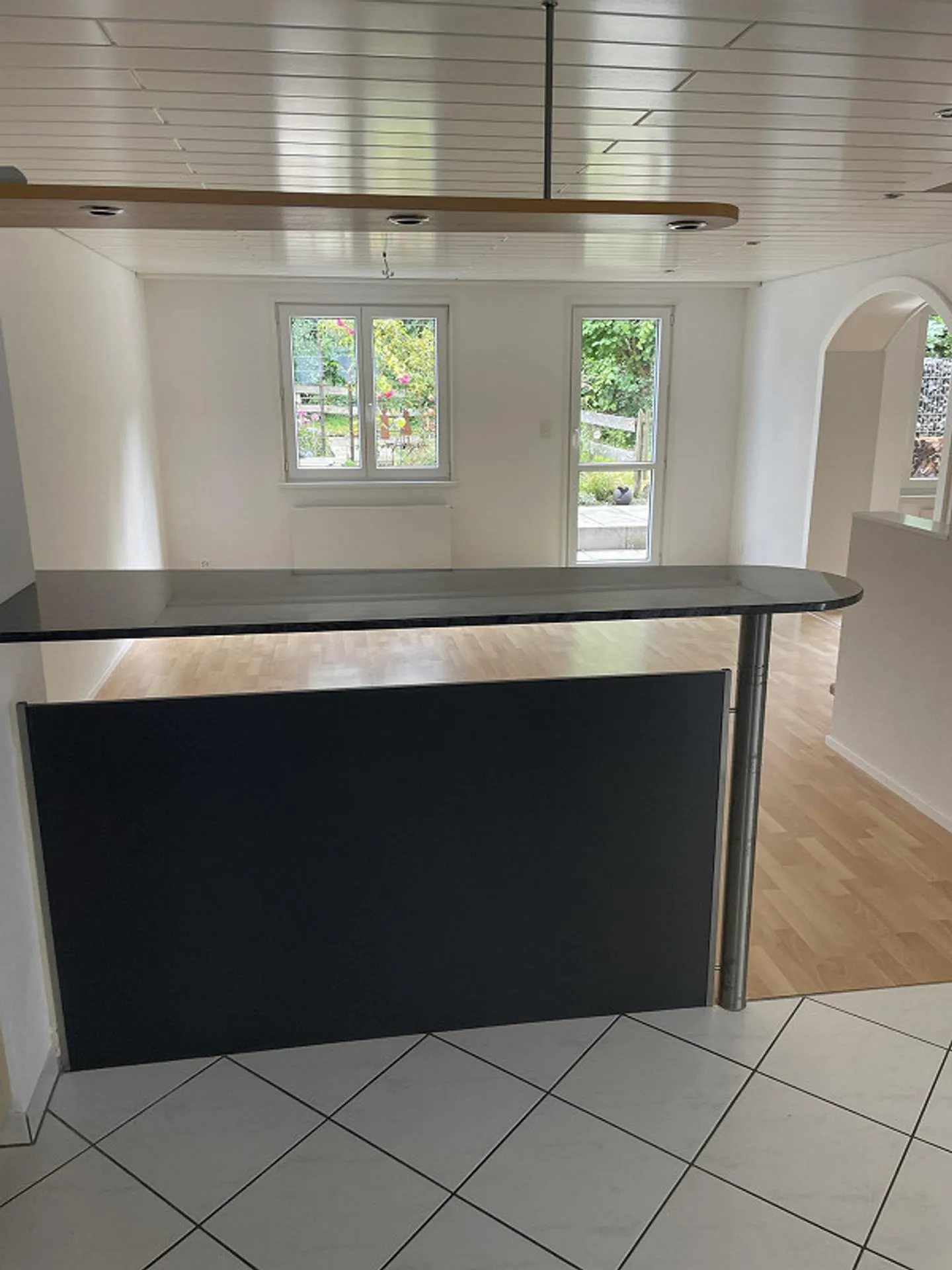 Spacious, nearly new 6-room townhouse - Photo 4 of 13