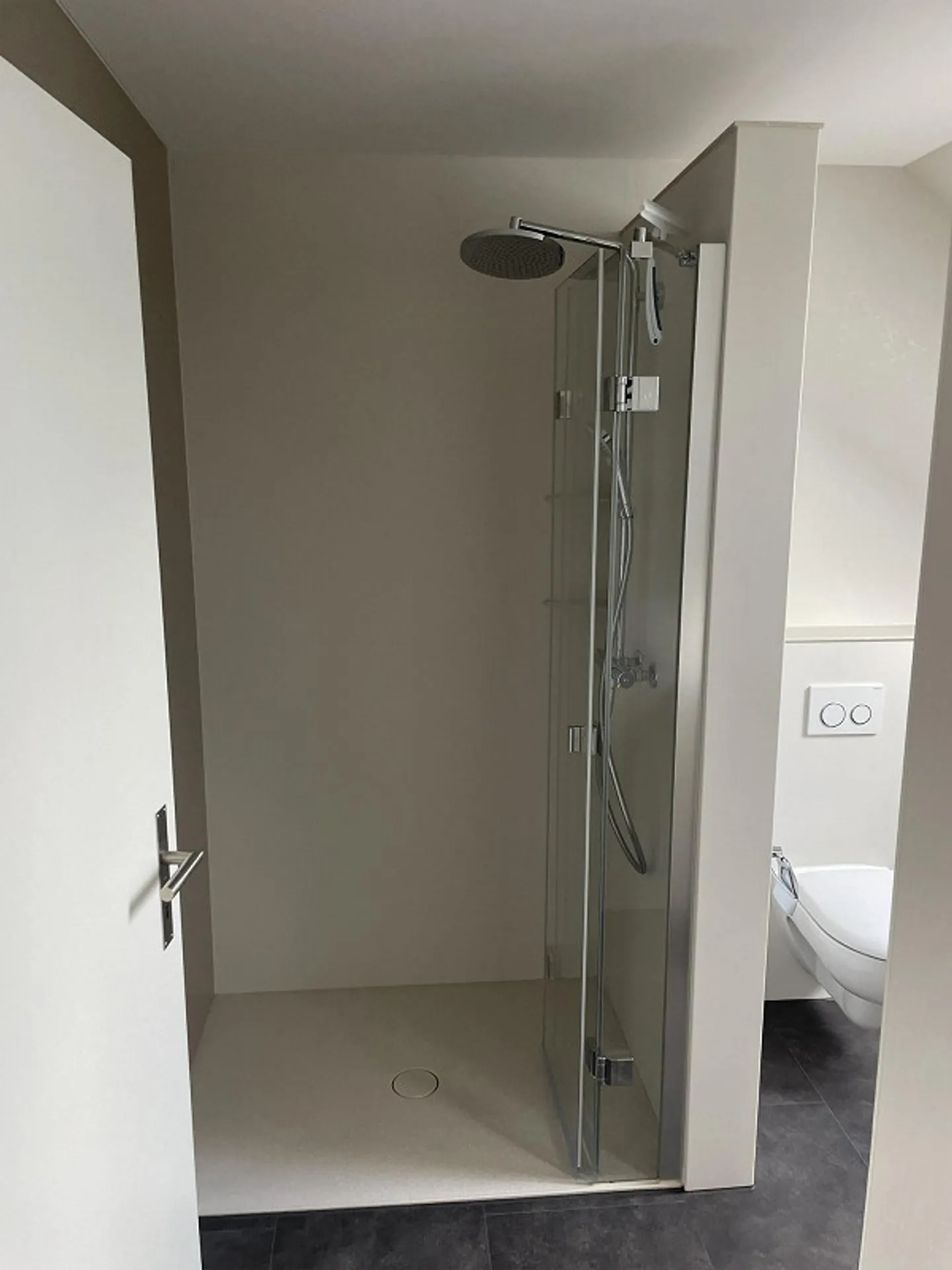 Spacious, nearly new 6-room townhouse - Photo 10 of 13