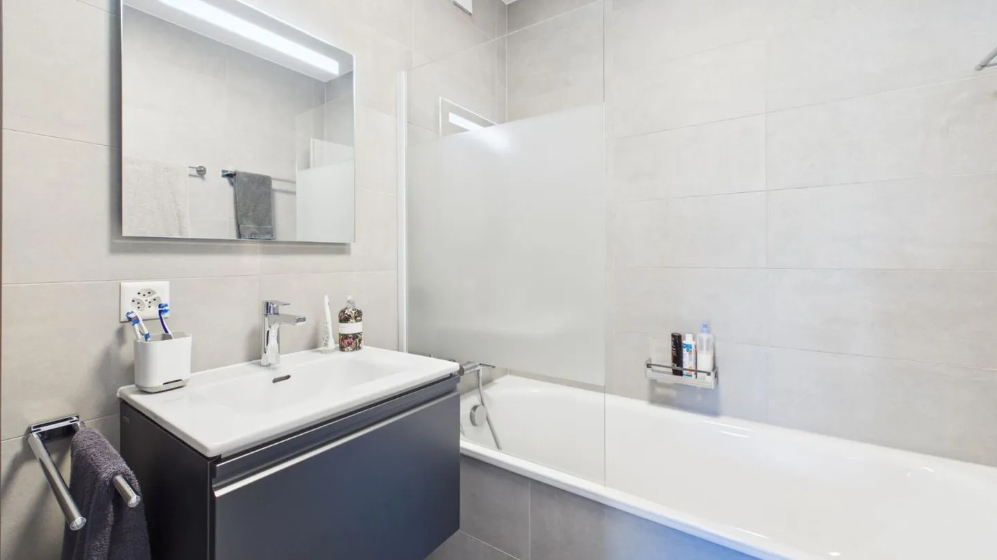 Im Herzen einer privilegierten Residenz entdecken Sie eine außergewöhnliche 5-Zimmer-Wohnung, in der Komfort - Foto 10 von 13