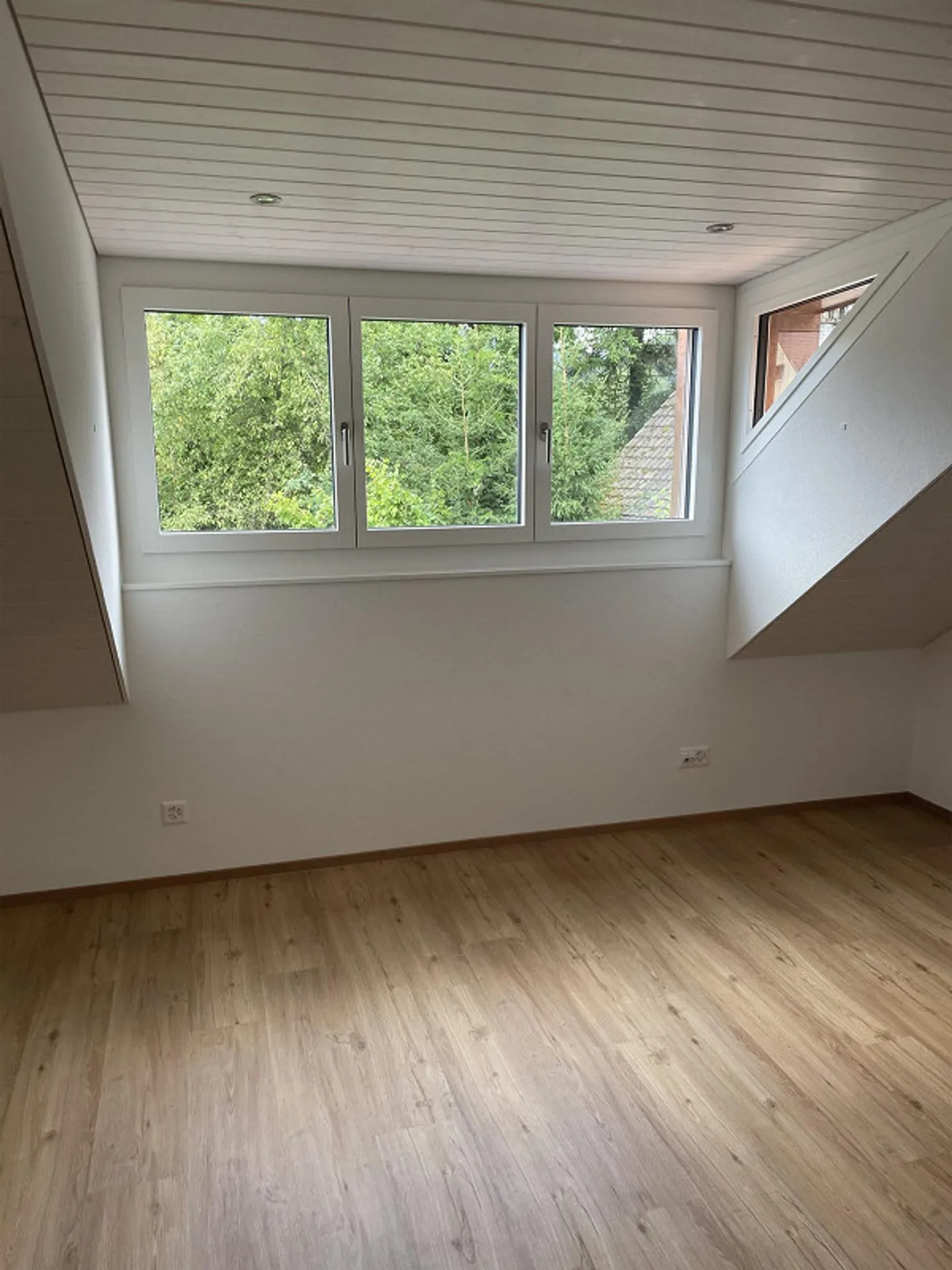 Spacious, nearly new 6-room townhouse - Photo 9 of 13