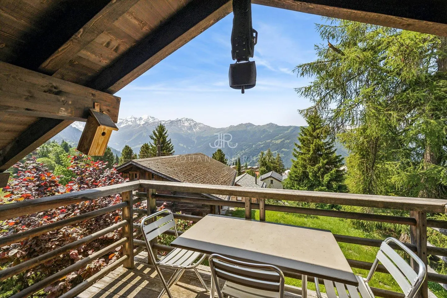 Magnificent authentic chalet ideally located - Photo 3 of 9