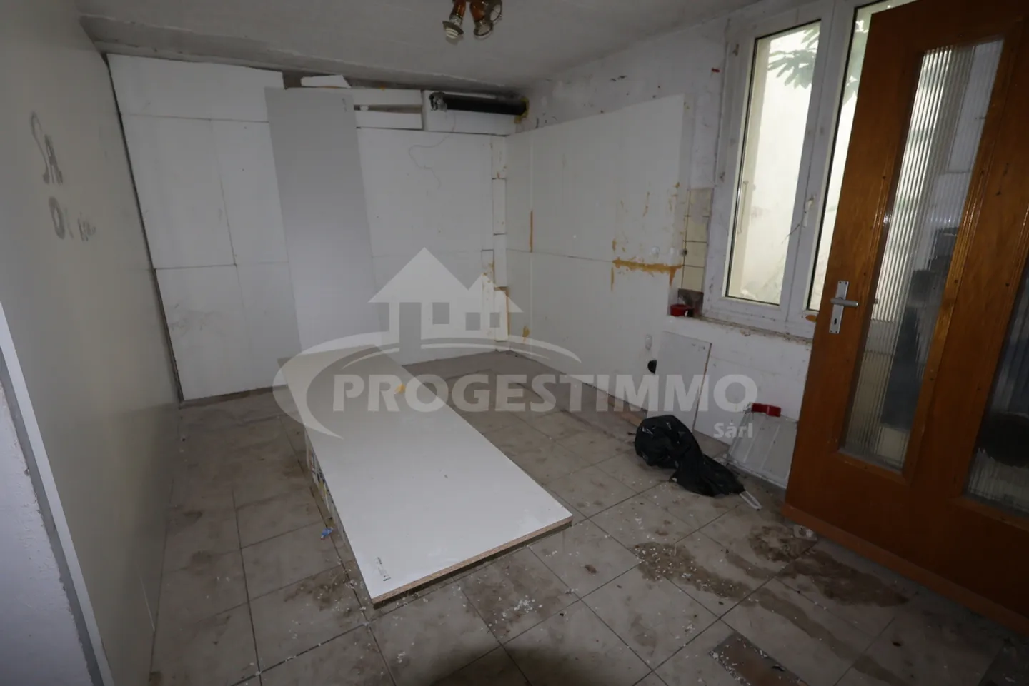 DORFHAUS MIT STALL VOLLSTÄNDIG ZU TRANSFORMIEREN - Foto 5 von 11