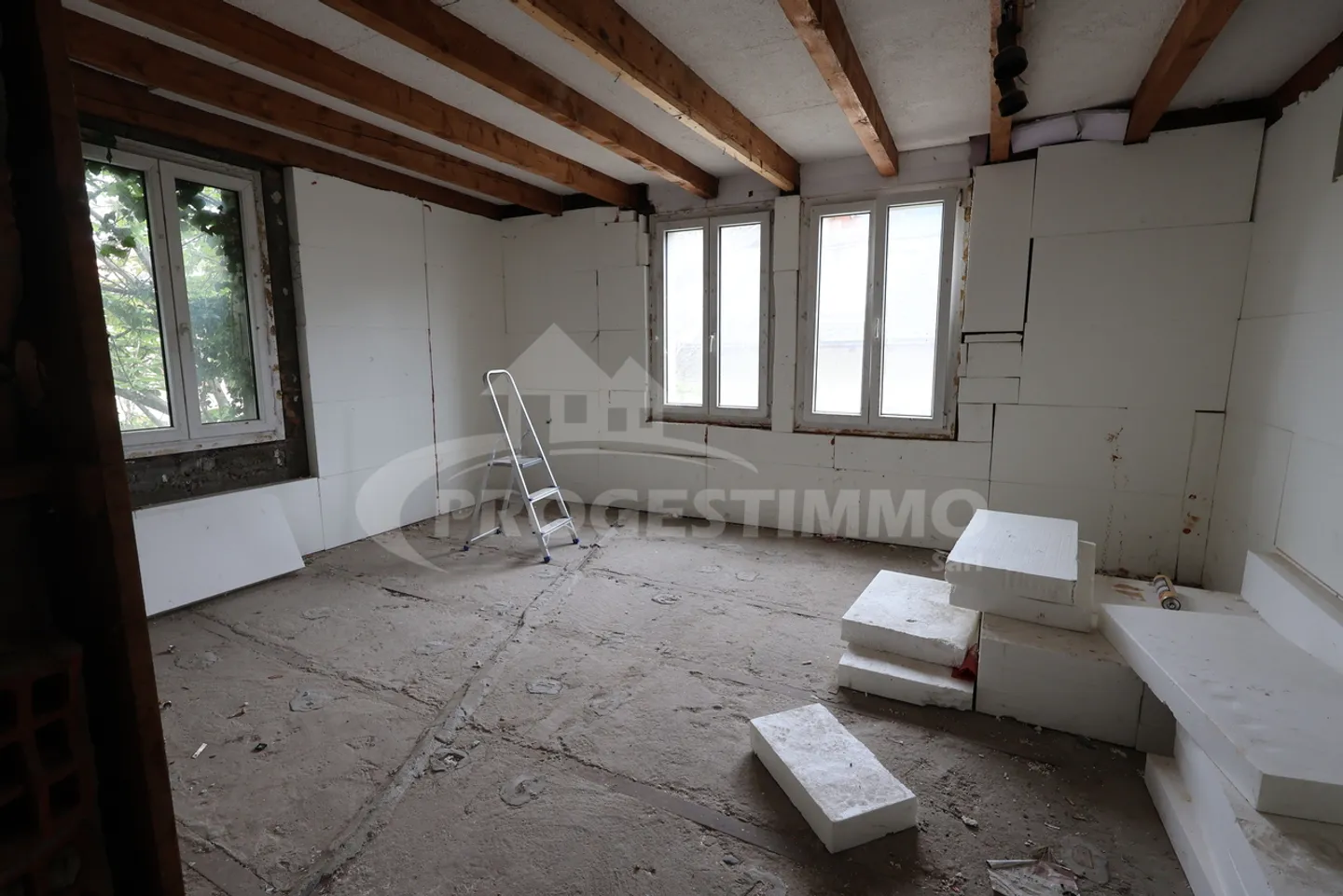 DORFHAUS MIT STALL VOLLSTÄNDIG ZU TRANSFORMIEREN - Foto 7 von 11