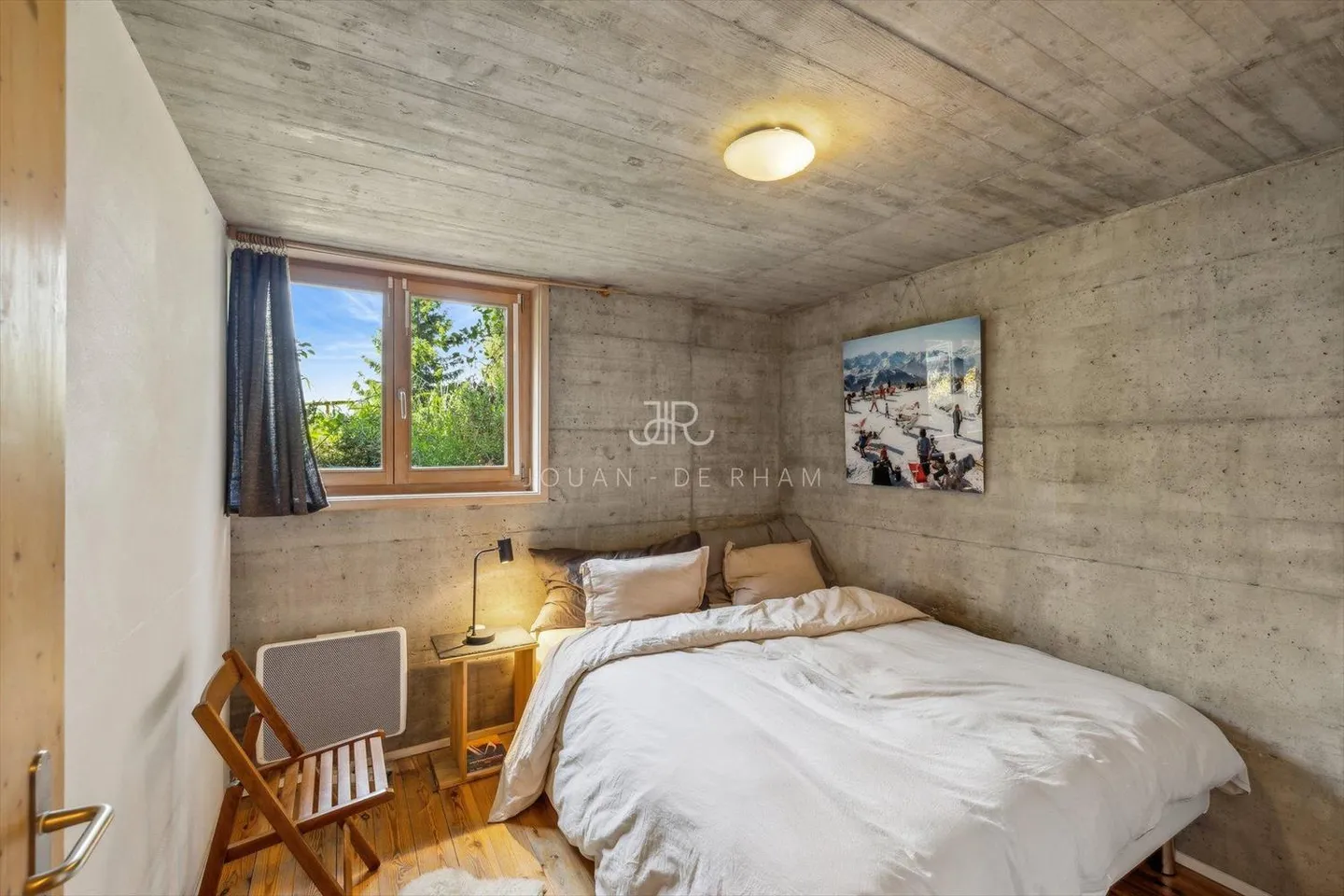Magnificent authentic chalet ideally located - Photo 9 of 9