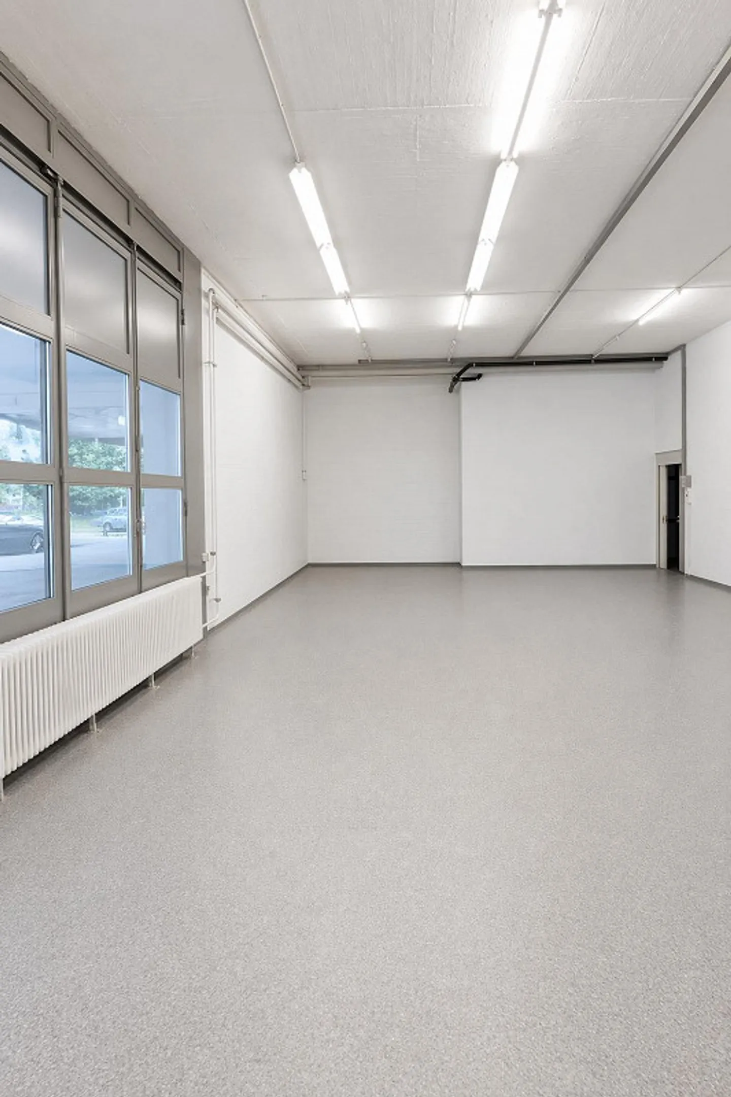 Commercial Building Bernstrasse Dietikon - Attractive Commercial Space on the Ground Floor - Photo 3 of 6