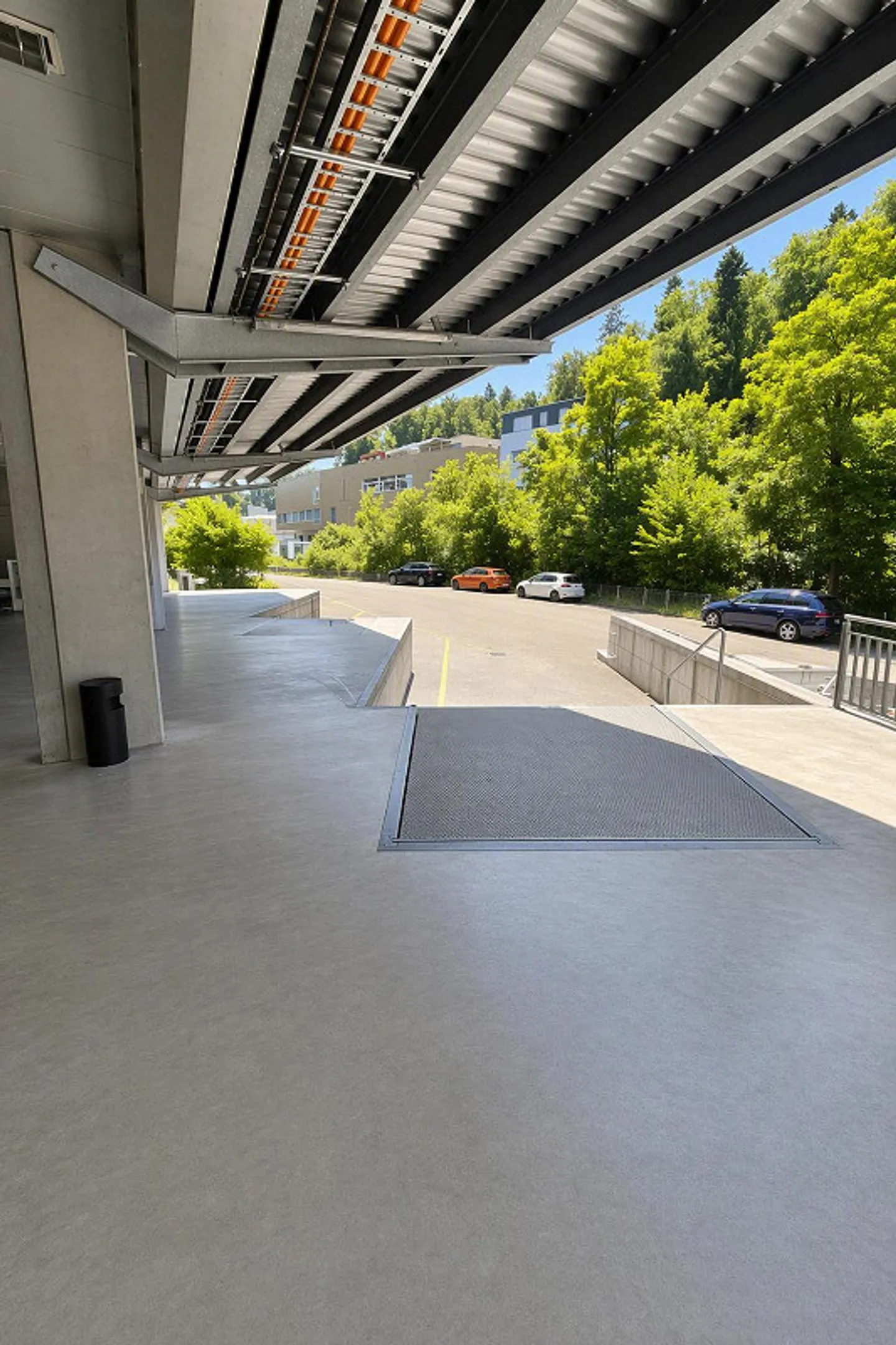 Commercial Building Bernstrasse Dietikon - Attractive Commercial Space on the Ground Floor - Photo 5 of 6