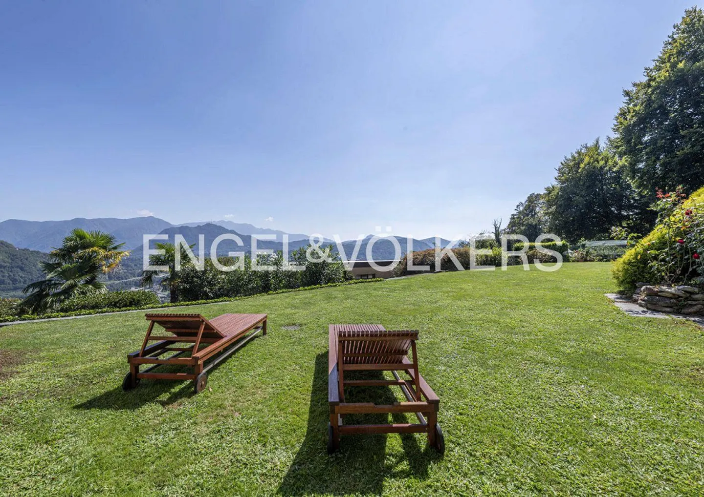 Villa accogliente con grande giardino e vista lago - Foto 13 di 13