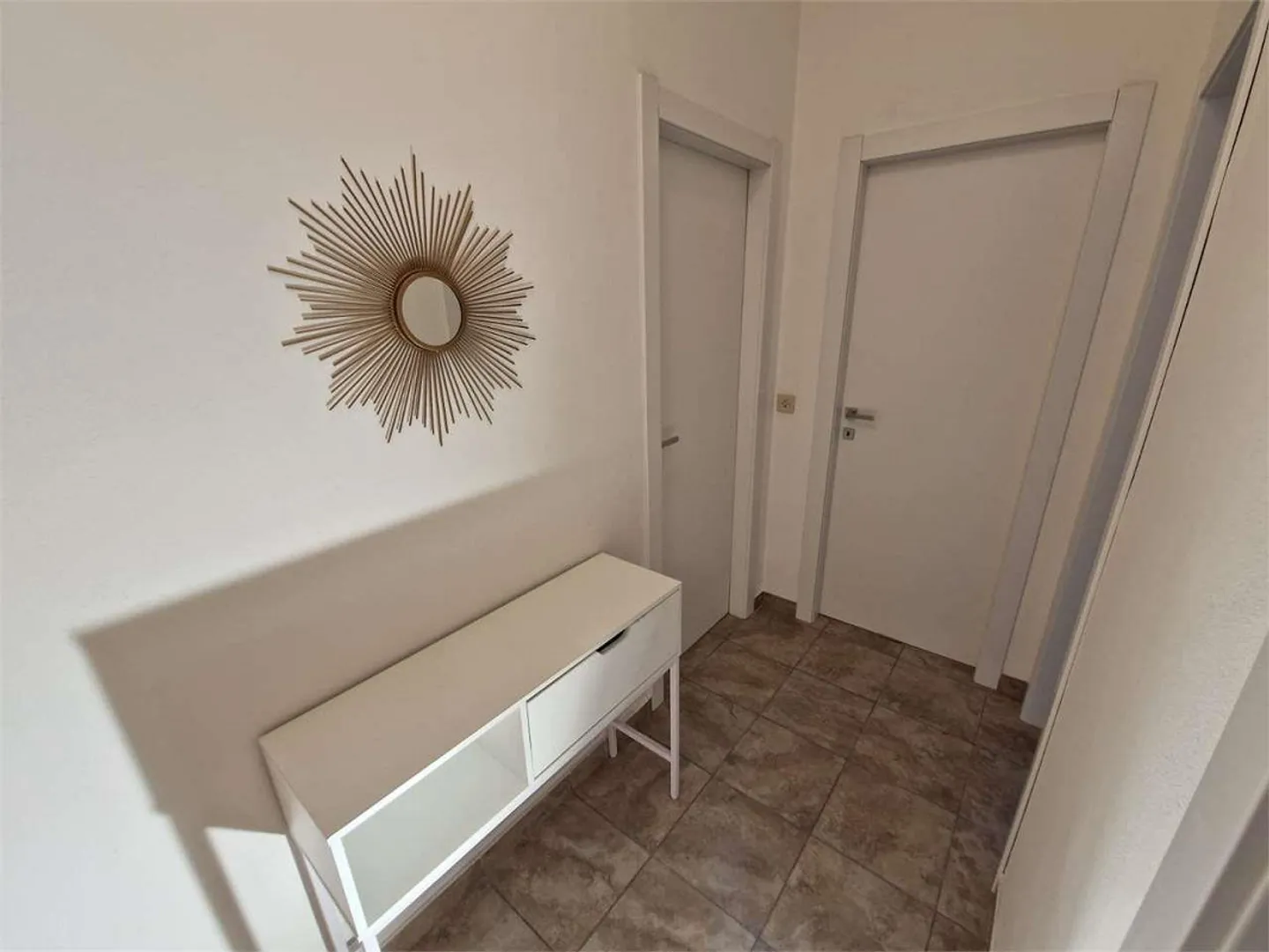 Chiasso - Lumineux 2.5 Pièces Meublé au 5ème Étage avec Balcon - Photo 7 sur 9