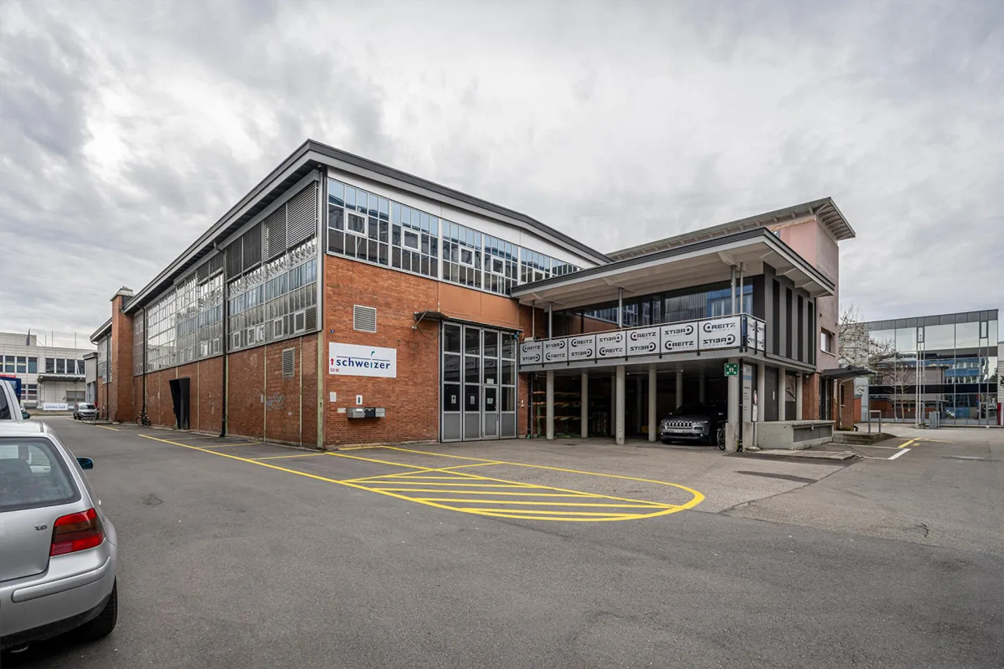 Spazi commerciali, uffici e magazzini, adatti a camion, da 900 a 6’200 m2 - Foto 9 di 17