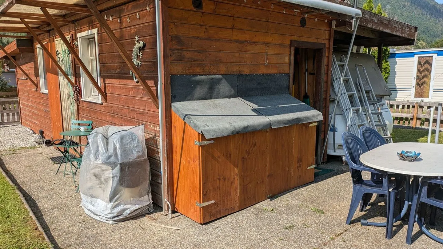 Charmantes 2.5-Zimmer-Campinghaus mit Sonnenterrasse in Raron VS - Foto 2 von 13