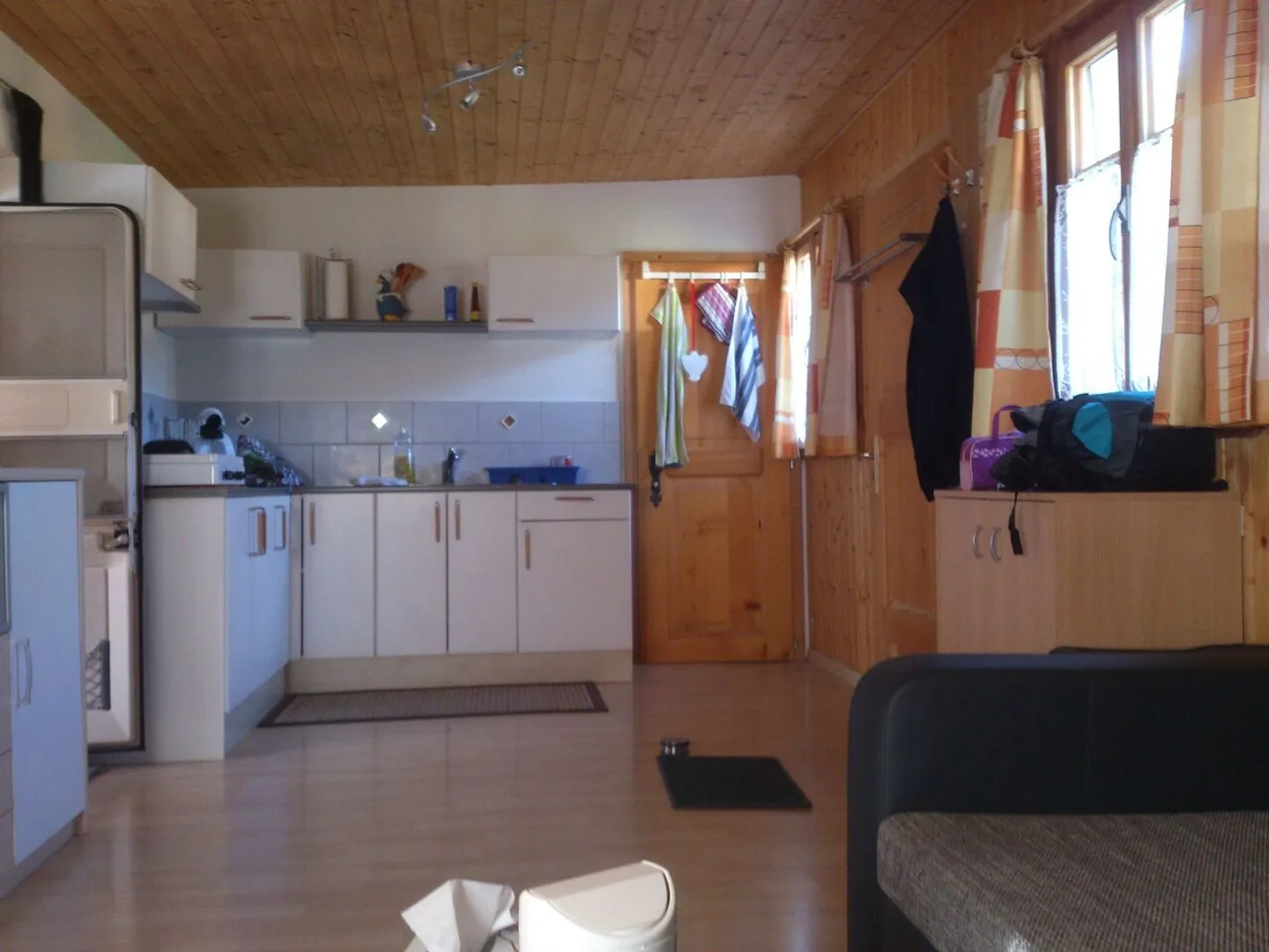 Charmantes 2.5-Zimmer-Campinghaus mit Sonnenterrasse in Raron VS - Foto 7 von 13