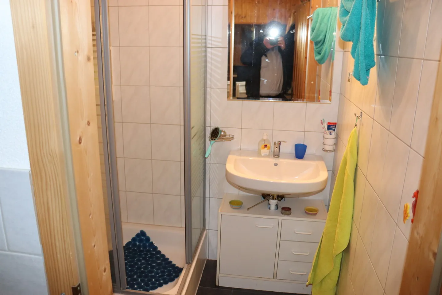 Charmantes 2.5-Zimmer-Campinghaus mit Sonnenterrasse in Raron VS - Foto 10 von 13