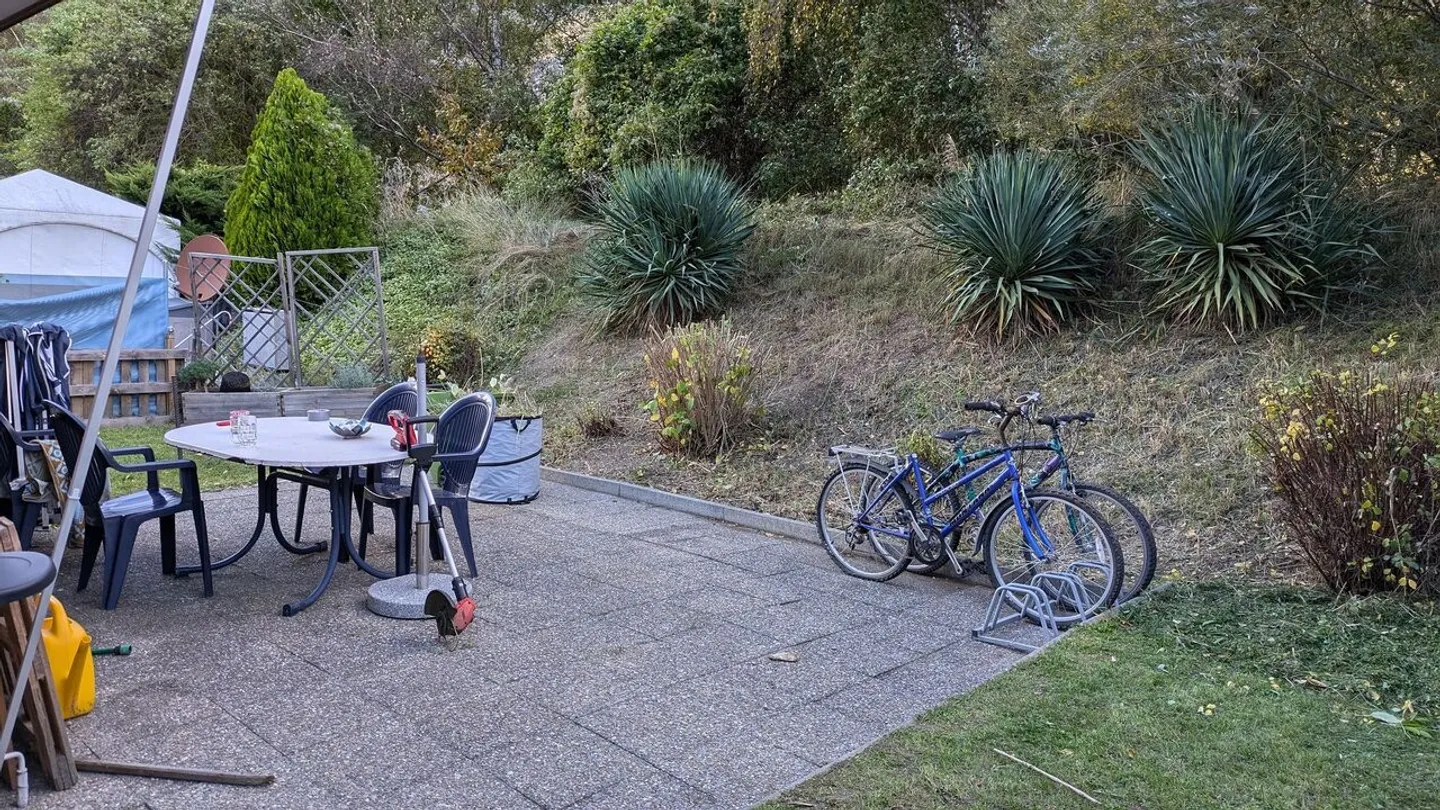 Charmantes 2.5-Zimmer-Campinghaus mit Sonnenterrasse in Raron VS - Foto 13 von 13