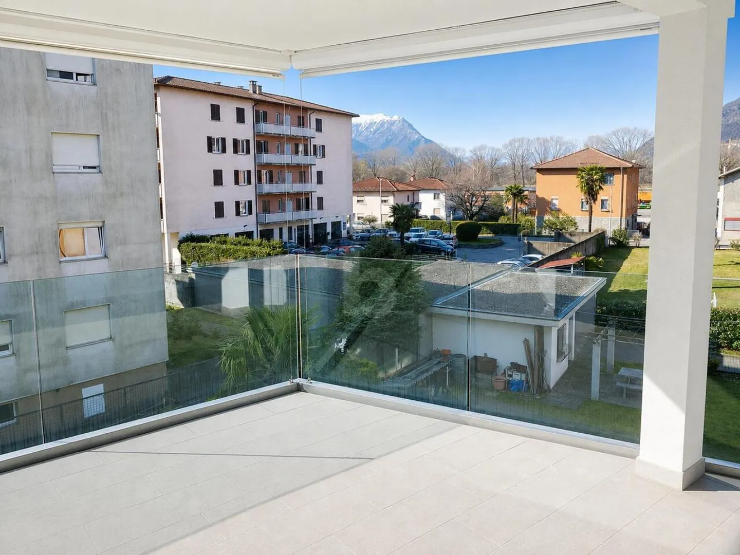 MODERN AND BRIGHT IN A CENTRAL POSITION - Photo 1 of 6