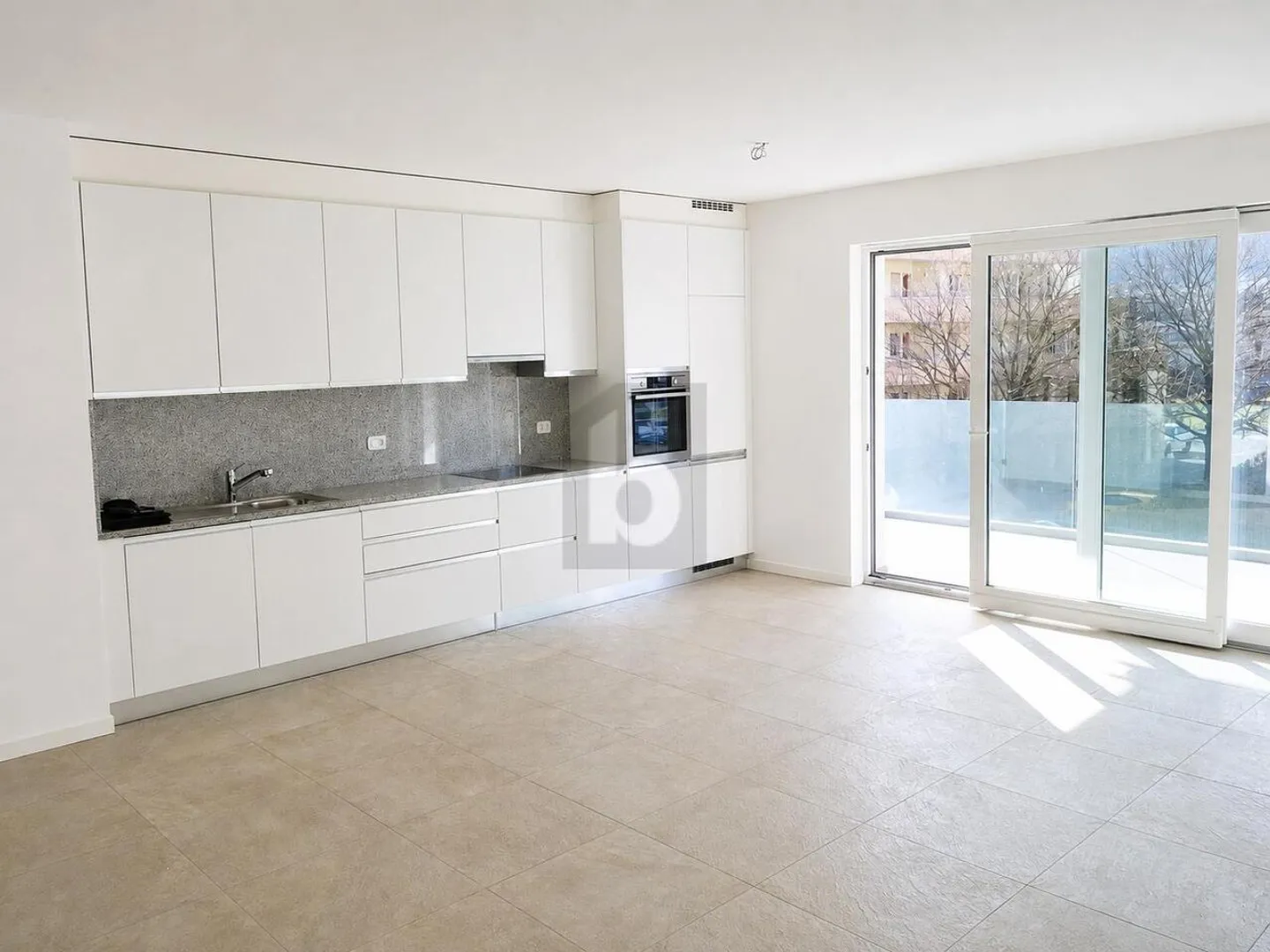MODERN AND BRIGHT IN A CENTRAL POSITION - Photo 2 of 6