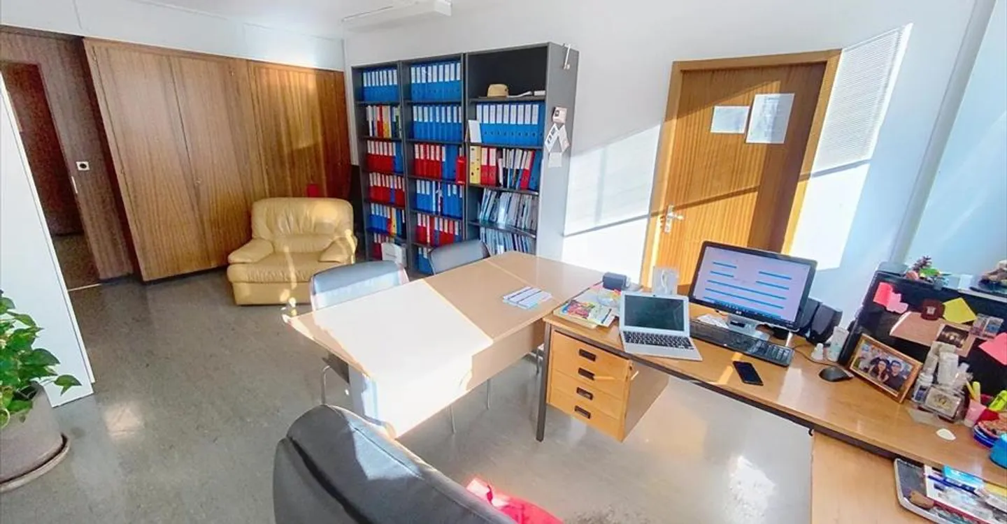 Près du Palais des Nations et de l'ONU, en face du CICG - Photo 1 sur 10