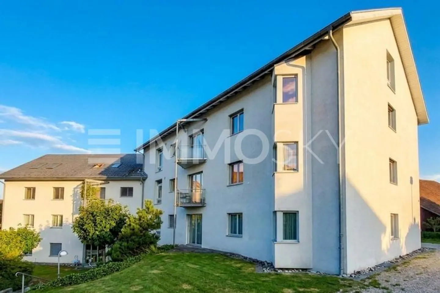 Spacious Apartment with Lake View - Photo 7 of 9