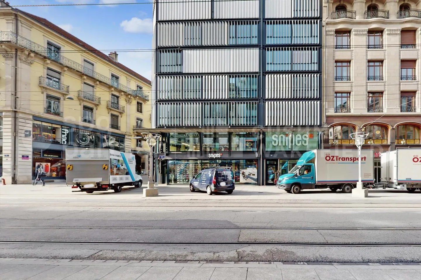 Rive 10 - Bright Offices on Elevated Floor Rue de Rive - Photo 1 of 4