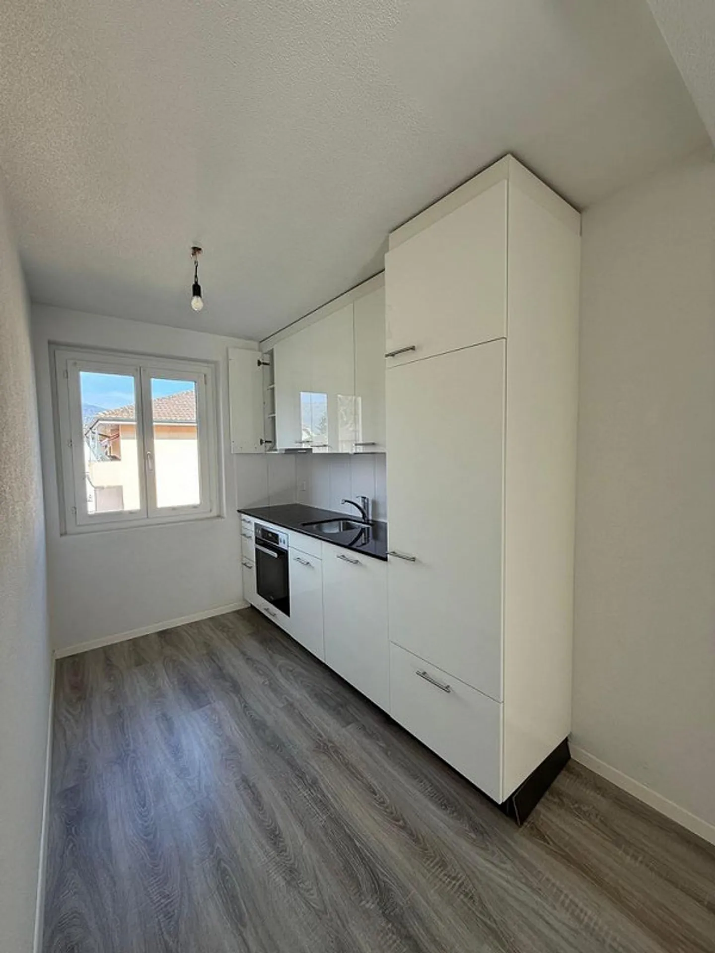Appartamento moderno di 3,5 locali con balcone al 1° piano / Promozione affitto - Foto 1 di 9