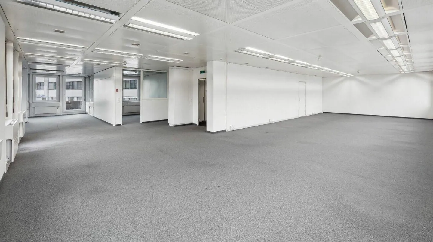Lavorare sopra i tetti di San Gallo: ufficio di 231 m² con terrazza - Foto 2 di 12