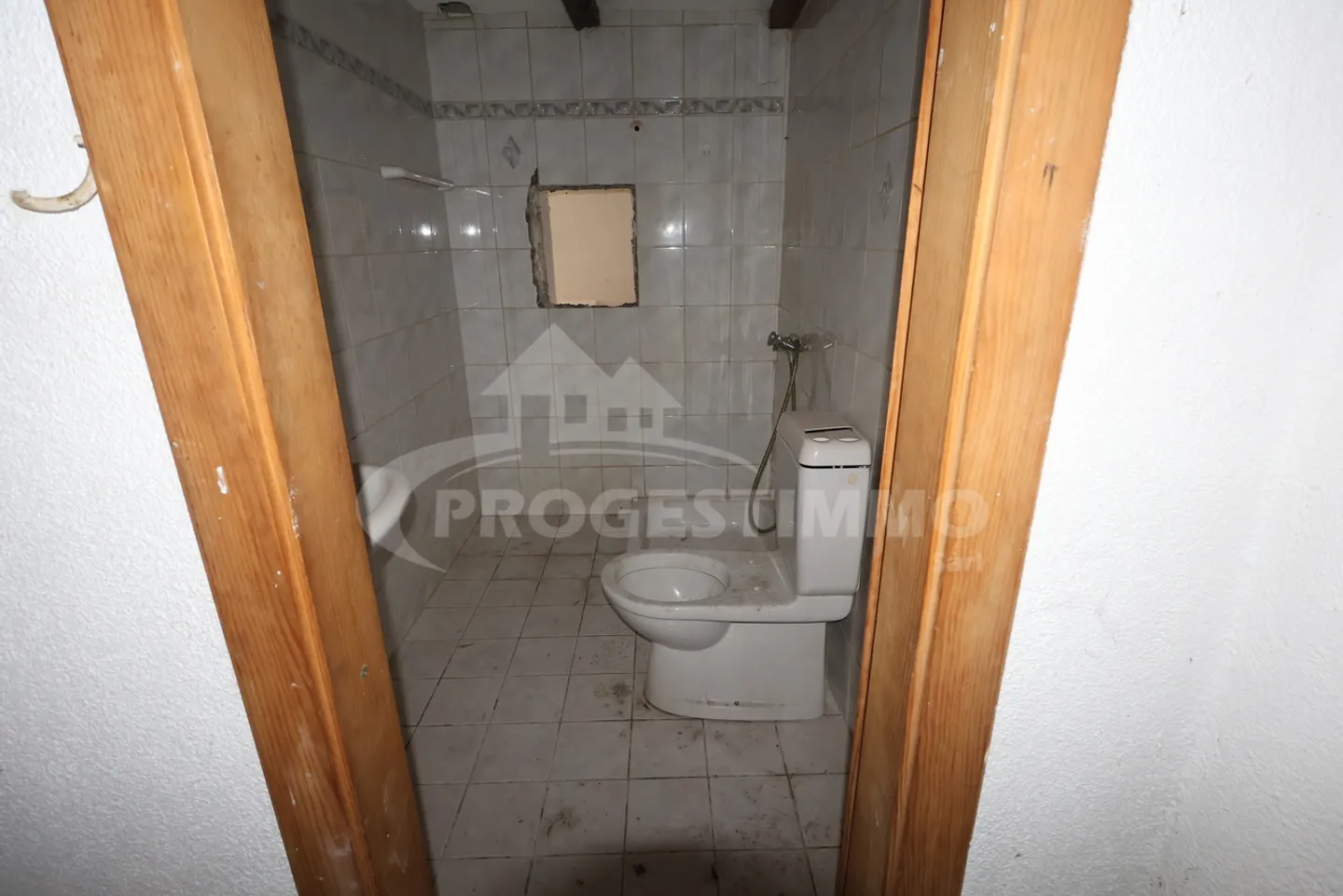 DORFHAUS MIT STALL VOLLSTÄNDIG ZU TRANSFORMIEREN - Foto 8 von 11