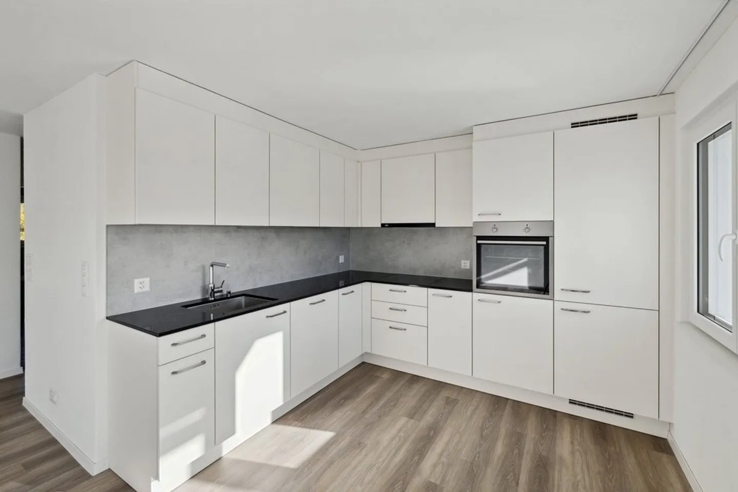 Moderne Wohnung mit grossem Balkon - Foto 4 von 10