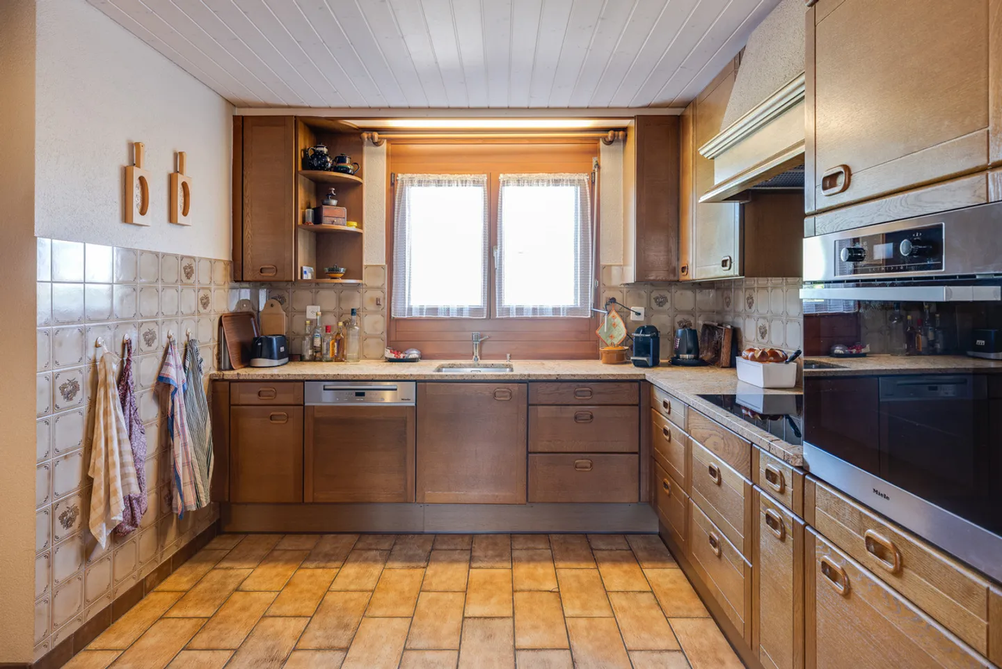 Charmante maison individuelle de 6,5 pièces avec un espace généreux et un jardin bien entretenu - Photo 6 sur 21