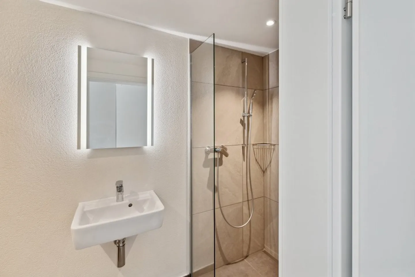 Moderne Wohnung mit grossem Balkon - Foto 9 von 10