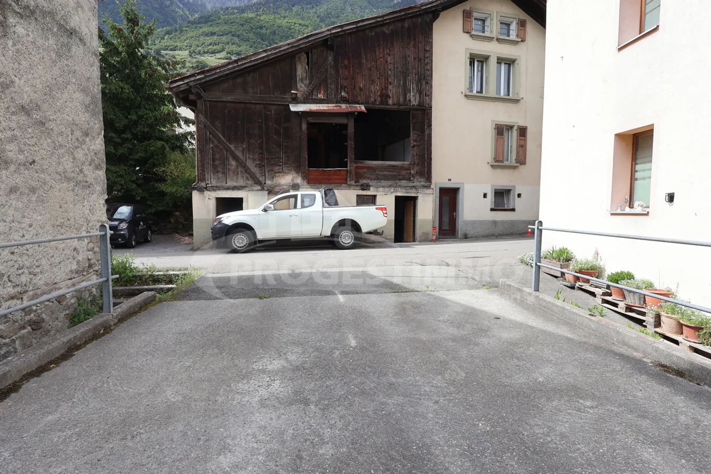 DORFHAUS MIT STALL VOLLSTÄNDIG ZU TRANSFORMIEREN - Foto 9 von 11