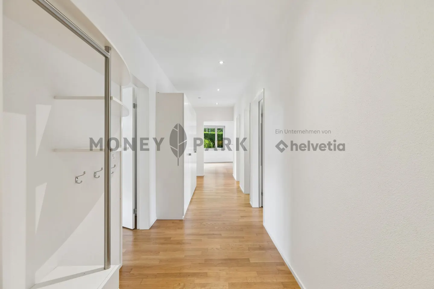 Attractive 4.5-room garden apartment with generous outdoor area - Photo 2 of 11