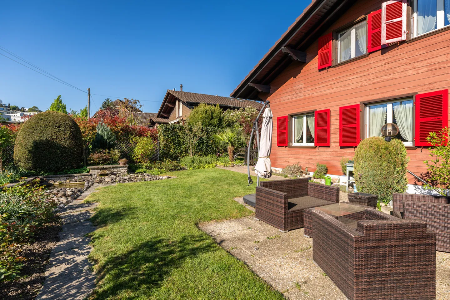Charmante maison individuelle de 6,5 pièces avec un espace généreux et un jardin bien entretenu - Photo 10 sur 21